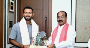 उप मुख्यमंत्री श्री अरुण साव से क्रिकेटर आयुष पाण्डेय ने की सौजन्य मुलाकात
